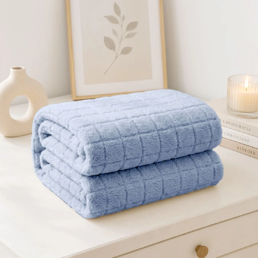 Jacquard Sherpa Blanket – Grid Design – image 4