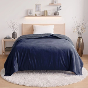 Reversible Fleece Plush Blanket – Two-Tone Design